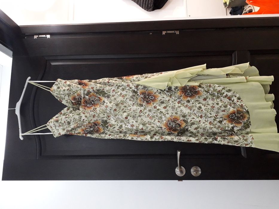 Rochie lunga cu esarfa pentru umeri