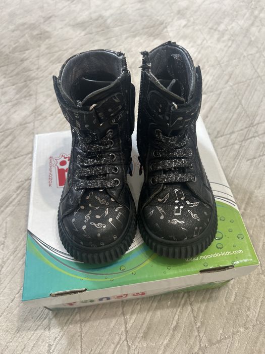 Продам детскую обувь