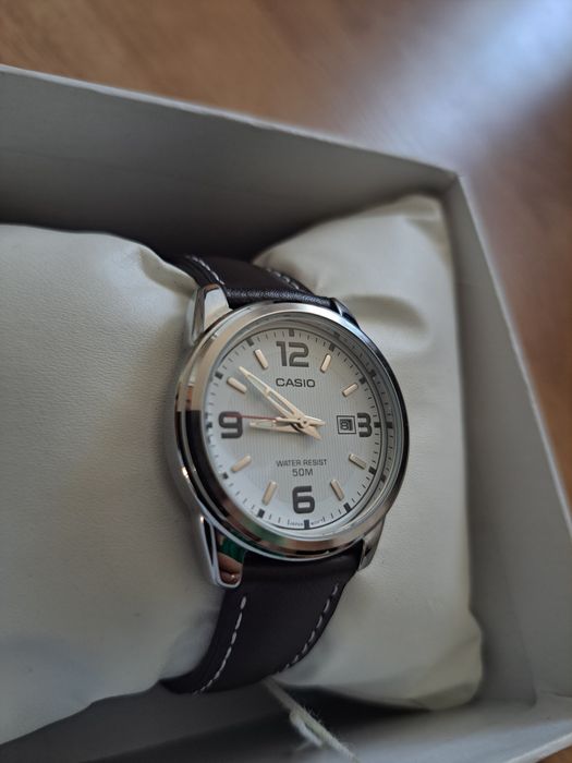 Ceas nou CASIO maro