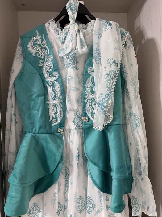 Көйлек +желетка, орамал.