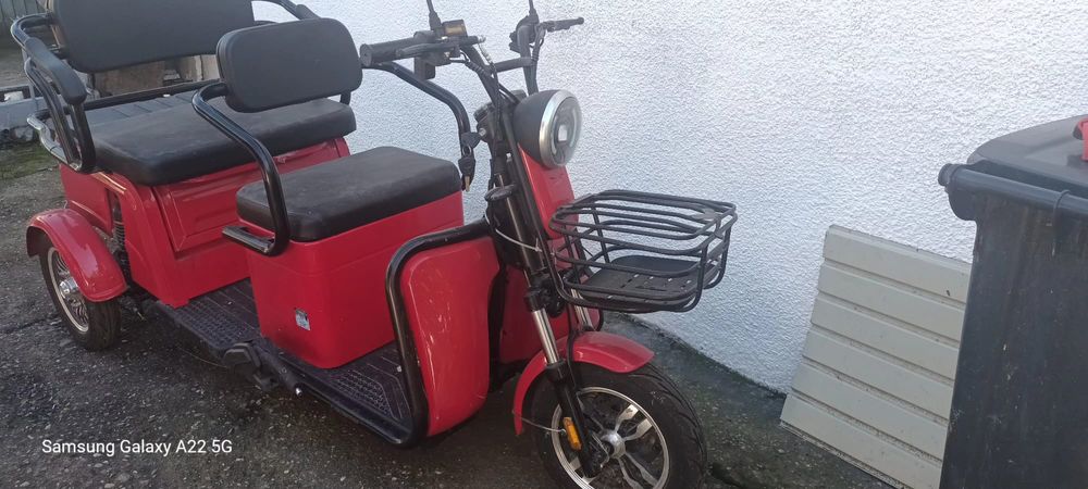 Tricicleta  cu 3 locuri