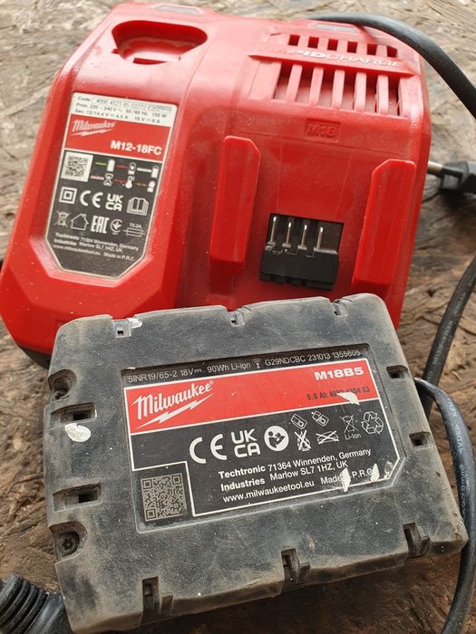 Stație și acumulator de 5 mha milwakee