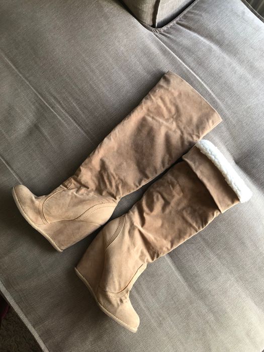 Ботуши с каракул от вътре . Естествен велур