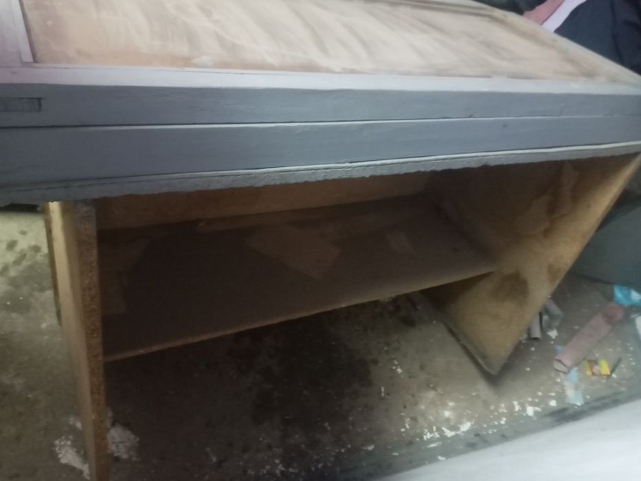 Стол-витрина. Витрина. Стол в магазин.