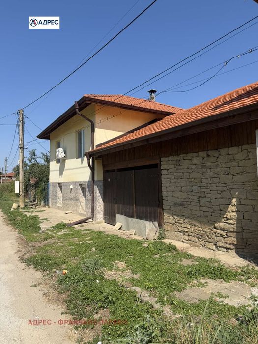 Къща в Ловеч, област-с.Добродан площ 96 цена 150000