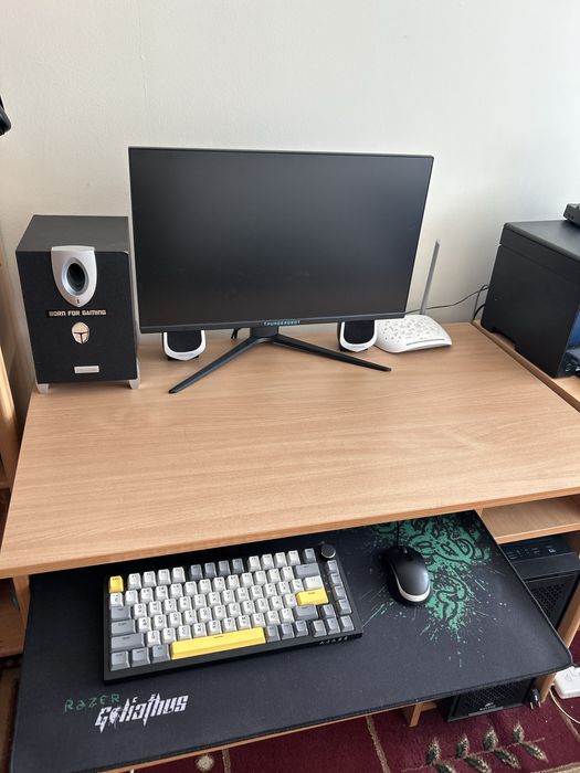 Продам компьютерный стол