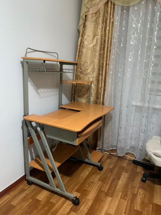 Продам компьютерный стол