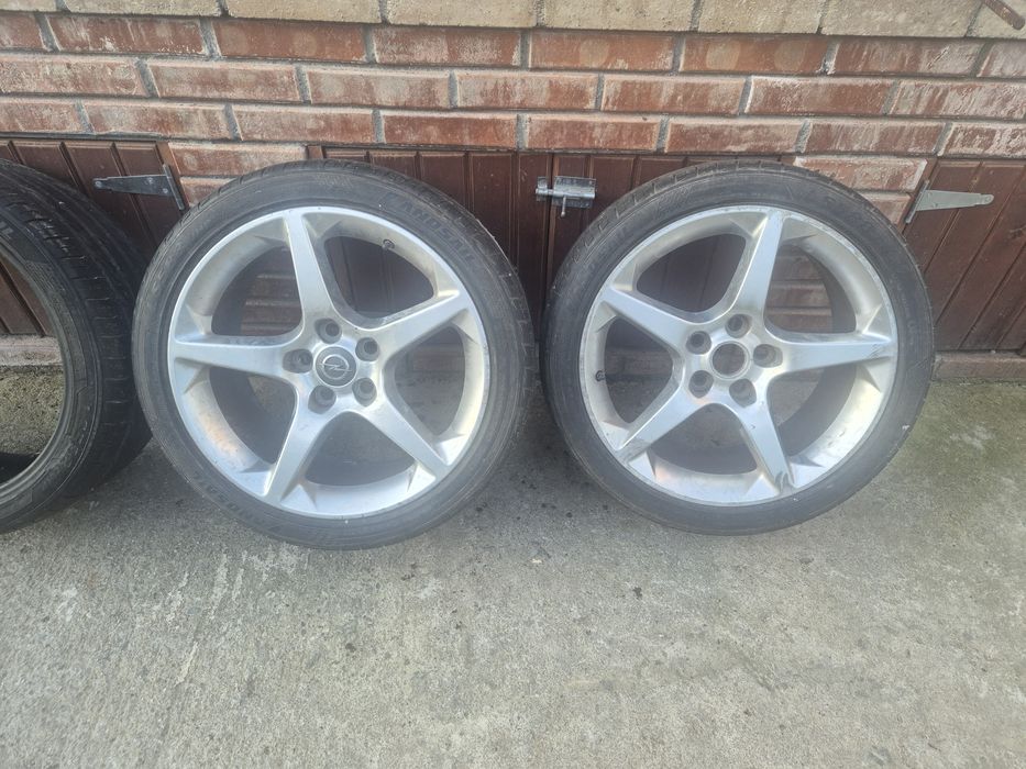 2 roti 245/40ZR19 98W + o anvelopa aceleași dimensiunj