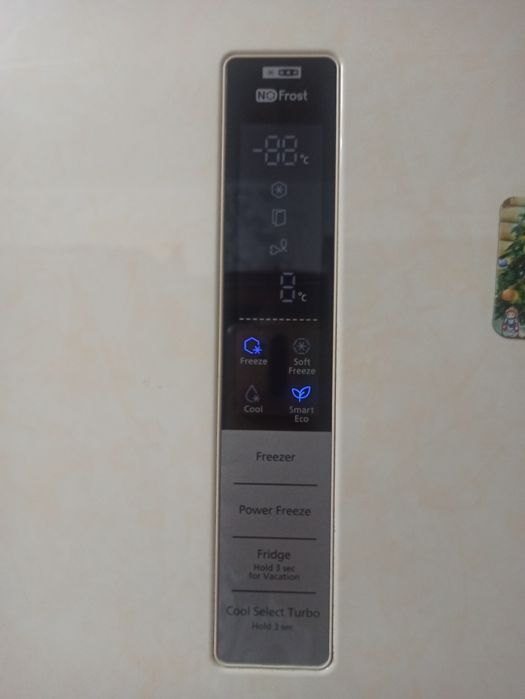 Холодильник Samsung в отличном состоянии.