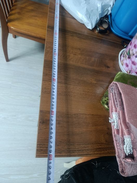 Шкаф и стол почти новый