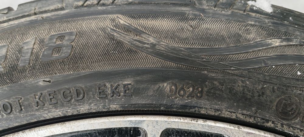 Продам летние шины 235/45/18