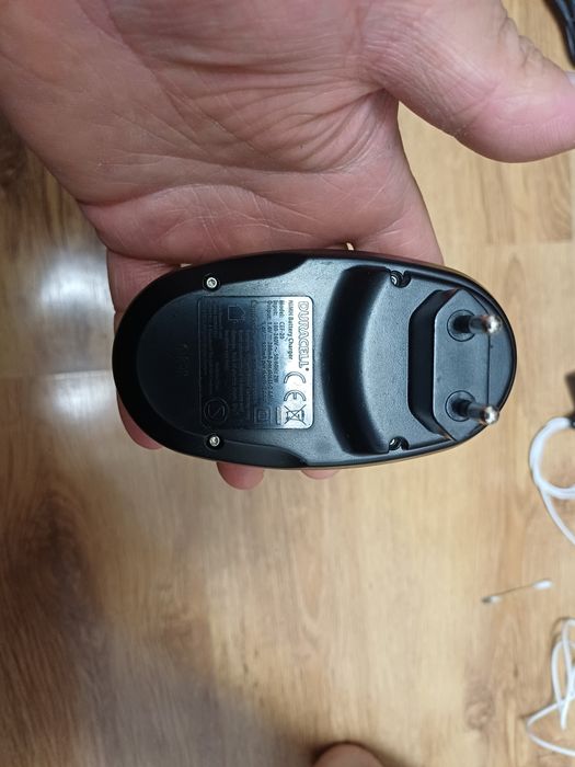 Incarcator baterii AA si AAA in stare buna