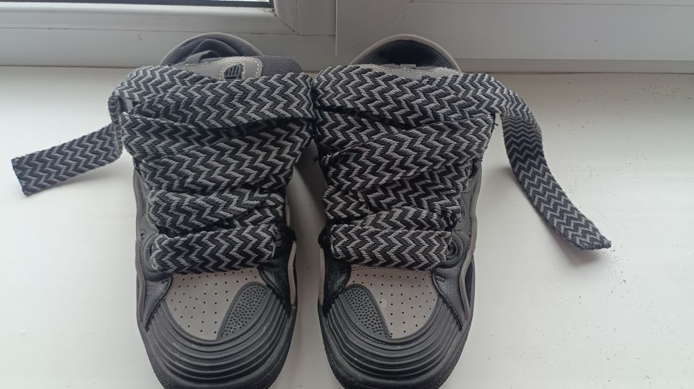 Продам кроссовки ланвины