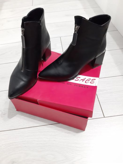 Срочно продам кожаные осенние сапоги.