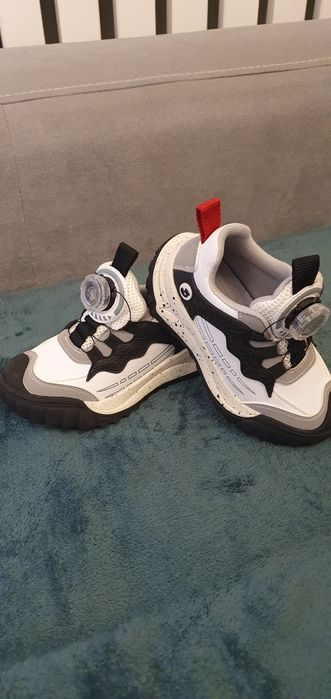 Adidasi și sandale copii