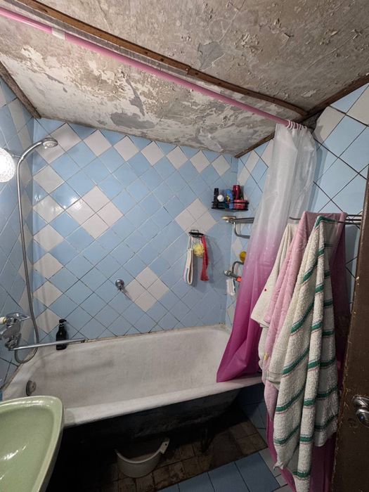 Продаю 4/2/4 квартиру (Чилонзар 25 Ватан кинотеатр) СОБСТВЕННИК