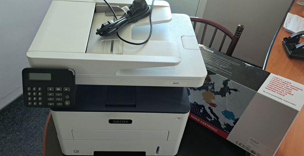 Imprimanta multifunctionala Xerox B225 + drum 12000 pg nou