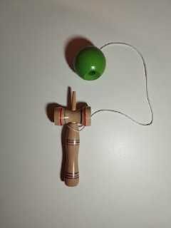 Дървена игра с топче