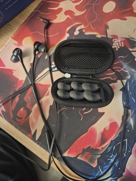 Продам наушники hyper x