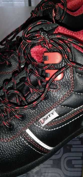 Нови  обувки  с предпазно бомбе 39 номер