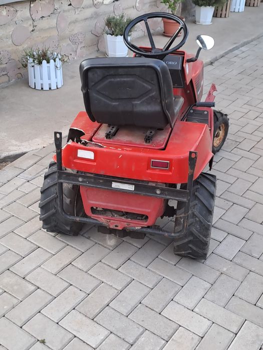Tractoraș agricol