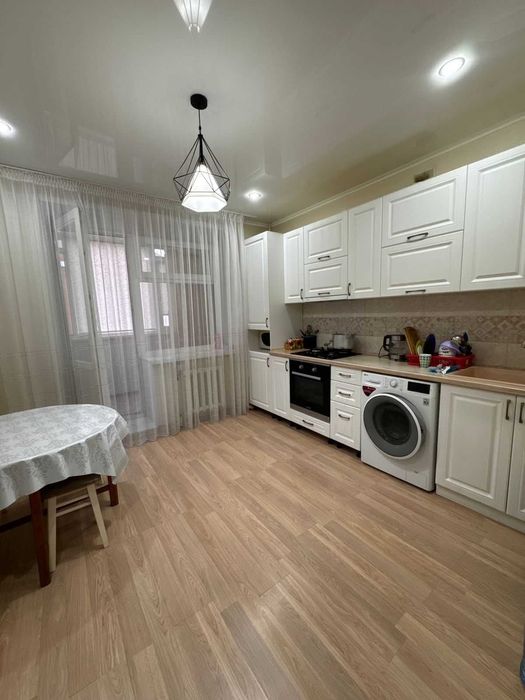 Просторная и уютная 2-х комнатная квартира в отличном районе.