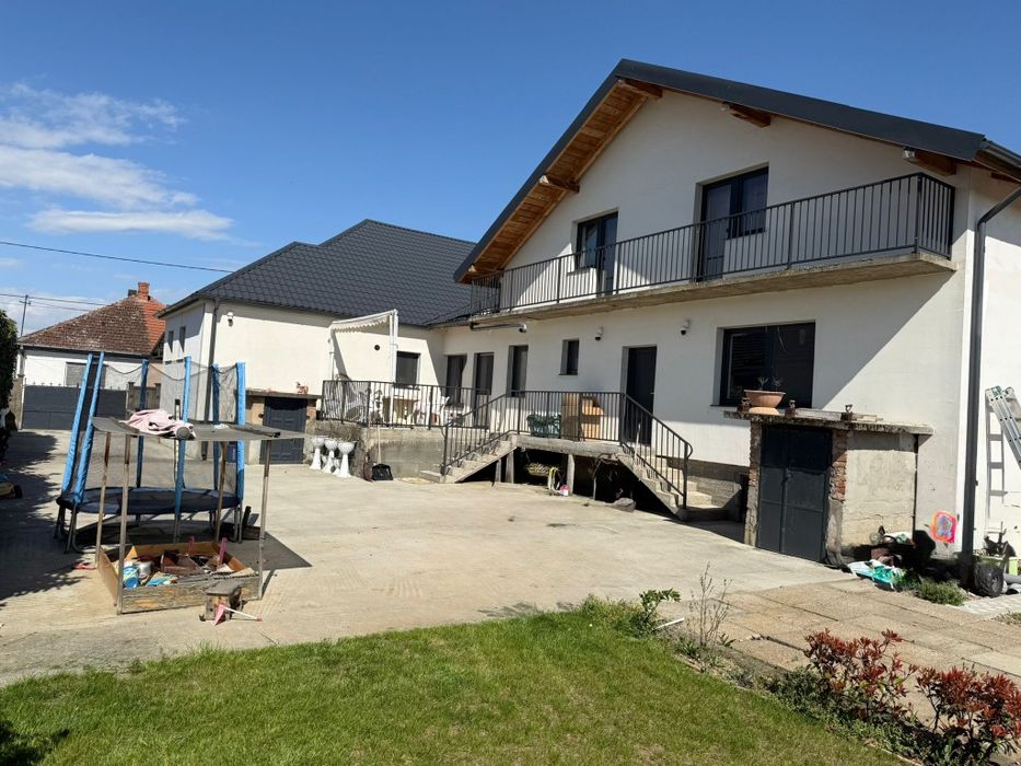 Casă +axexa+teren generos, zona 14 Mai