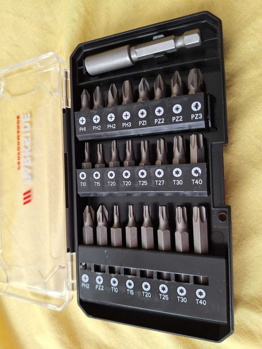 Set de 24 biti inclusiv accesoriu fixare biti in bormasina  Fabricate in Germania