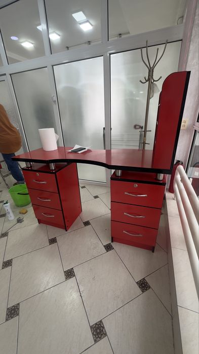 Стол маникюрный.