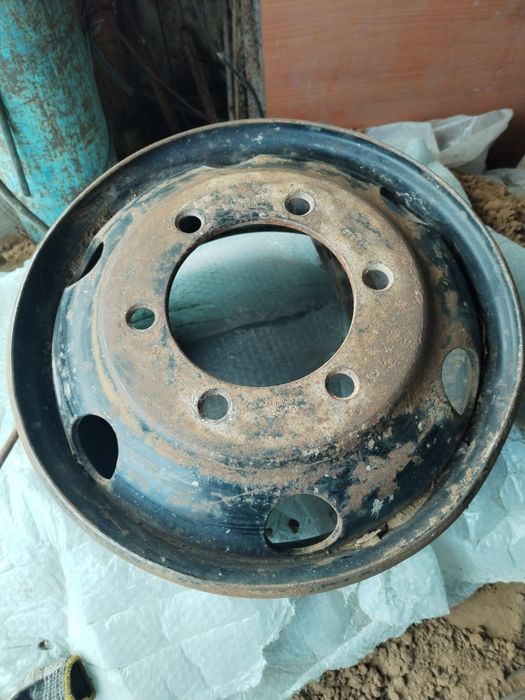Продам диск 17р на мерседес816