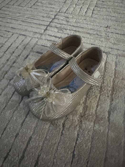 Туфли Эльзы в отличном состоянии