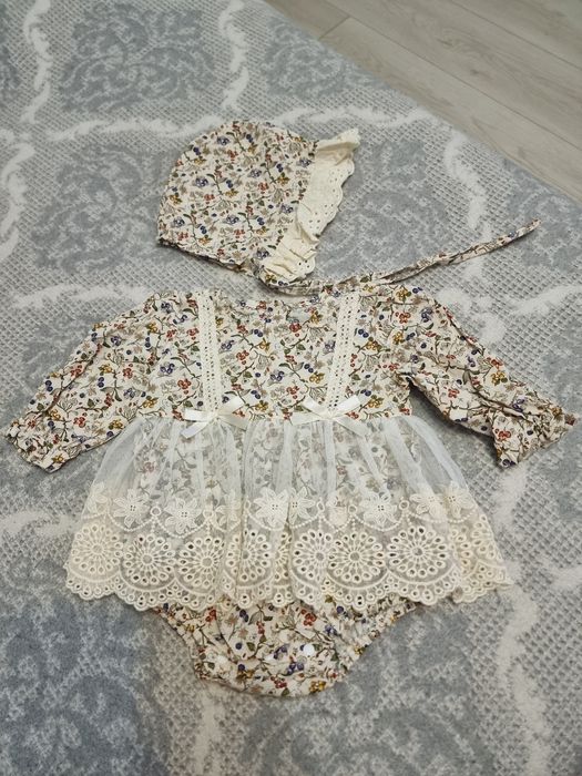 Set rochita cu caciulita, marime 6-9 luni, crem, fetite.