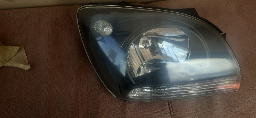 Десен фар за KIA спортаж 2005 2008