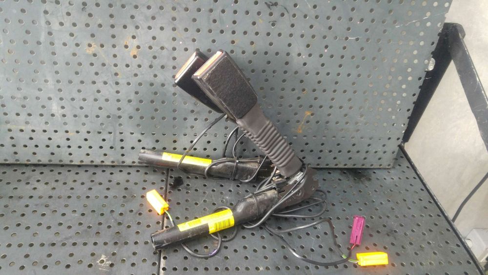 Set teaca centura stanga dreapta fata ford kuga 1 8v41a61208ab 8v41a61209ab