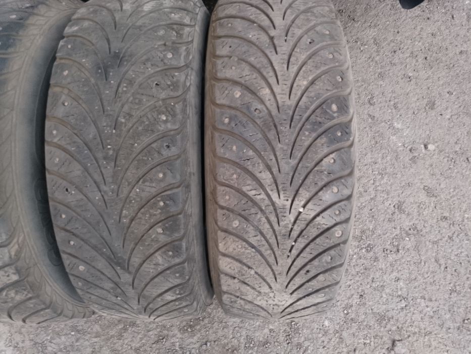 Продам шины зимние комплект.
