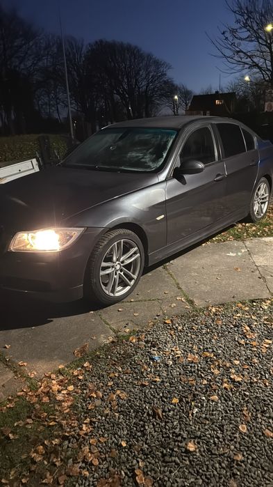 Vînd BMW E90 în bună stare
