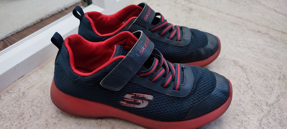 Adidasi Skechers mărimea 34 și 37