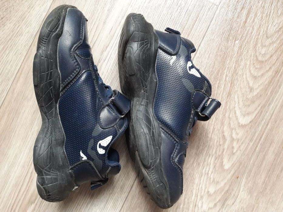 Продам детские кроссовки Совёнок