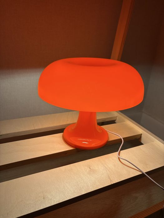 Настольная лампа.