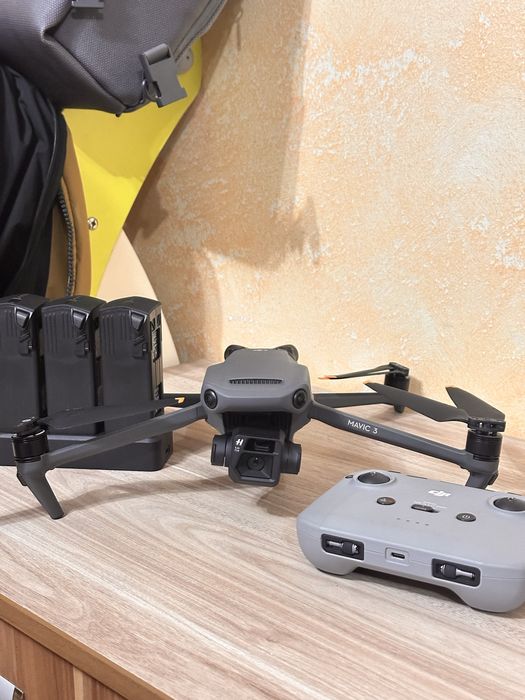 Дрон DJI Mavic 3 Fly More Combo