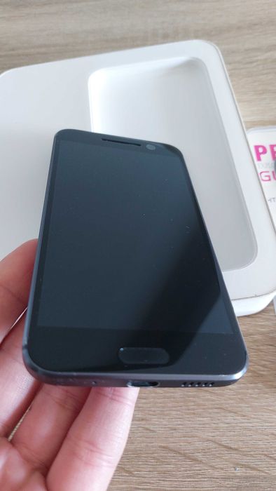 HTC 10 с оригинална кутия, зарядно и протектор