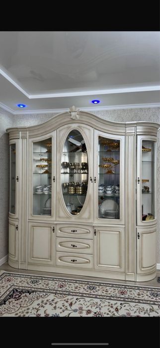 Сервант в отличном состоянии