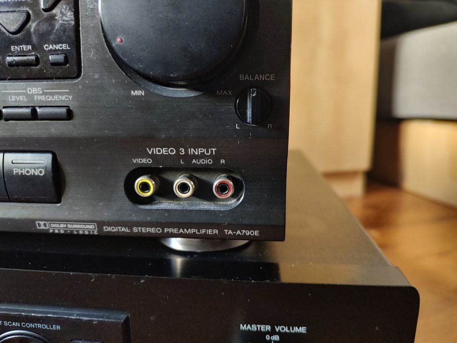 Aplituner Onkyo TX-DS747 și preamplificator Sony TA-A790E