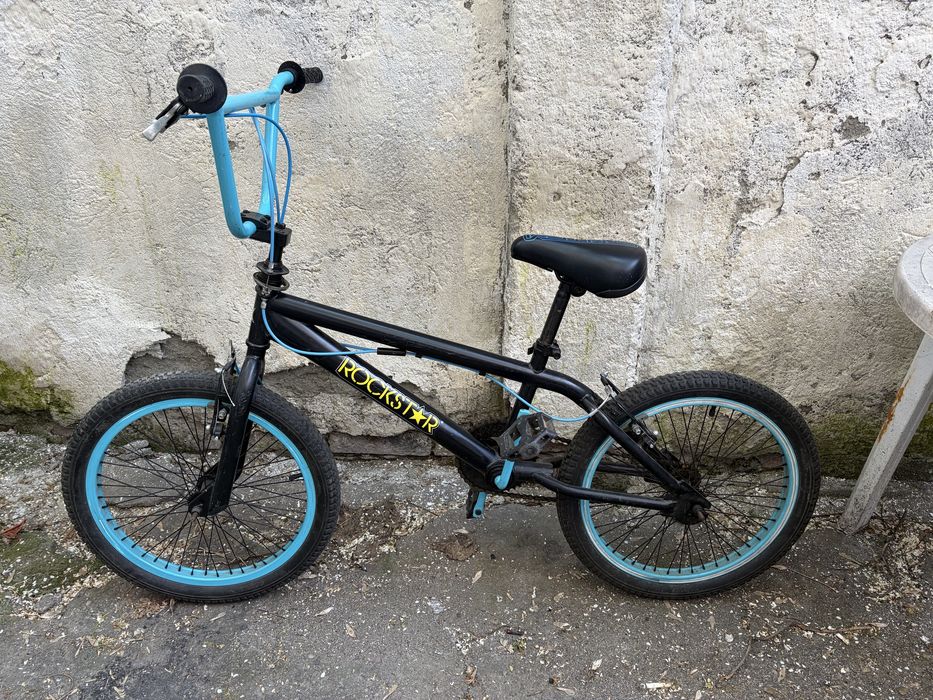 Bicicleta bmx 250 lei.