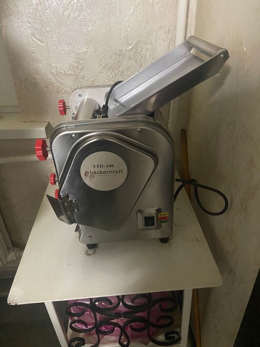 Тестораскатка и лапшарезка два в одном