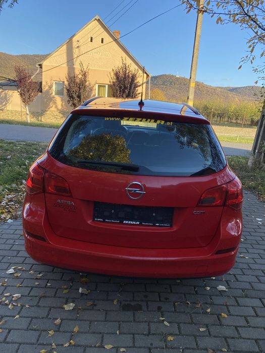 Opel astra j 1.7 eco dizel/ 2011 /pilot automat/dublu climatronic/cauciucuri iarna vara /