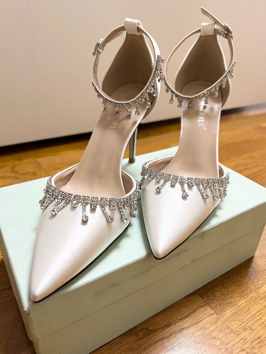 Туфли белые со стразами