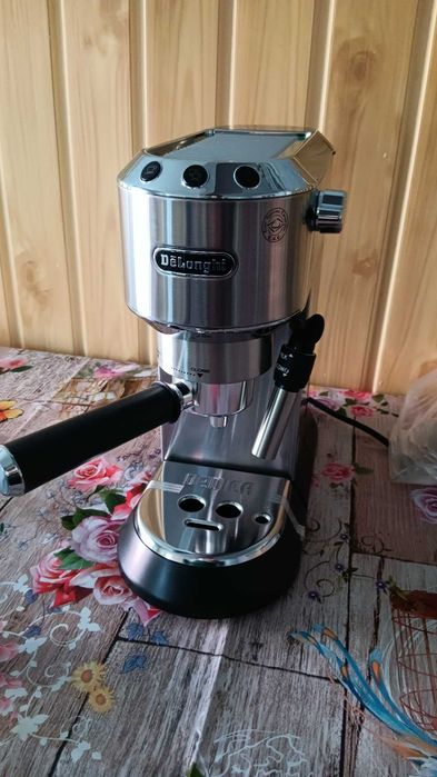 Espressor manual De'Longhi Dedica Style EC 685.M, 1350 W, 15 bari, 1.1 l, slim, inox