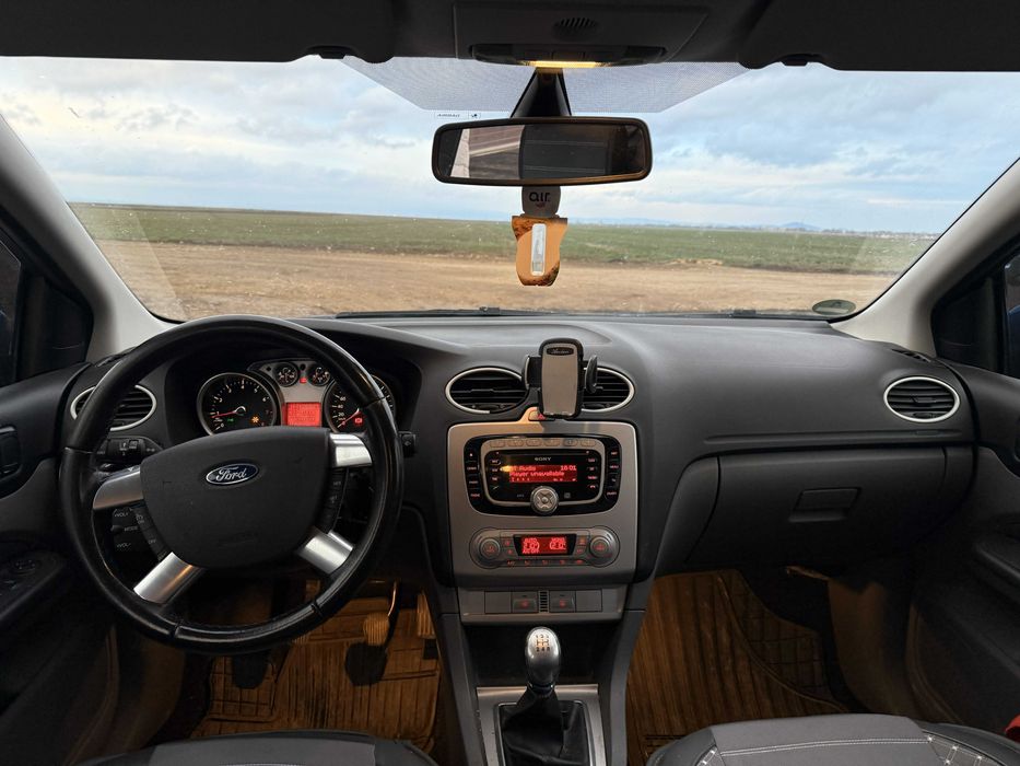 Ford Focus Break 2010 • 1.6 benzină 101CP  • Cârlig • 2 seturi roți