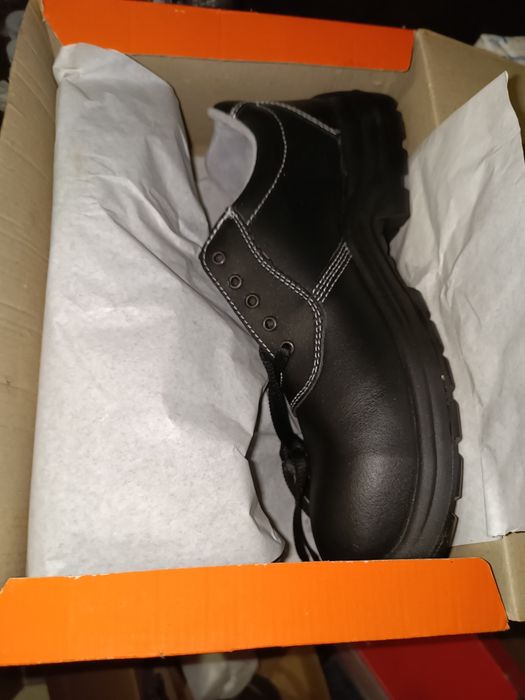 Работни обувки с бомбе